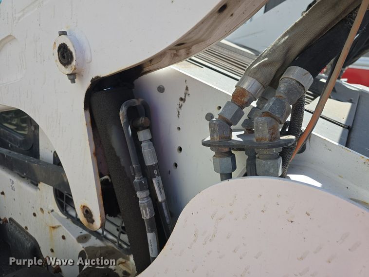 image for item DQ5172 2013 Bobcat  S750 skid steer loader