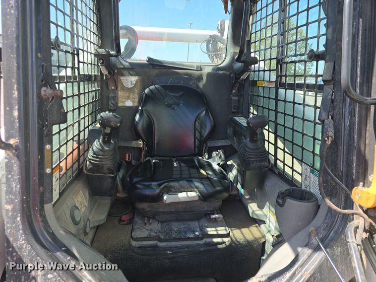 image for item DQ5172 2013 Bobcat  S750 skid steer loader