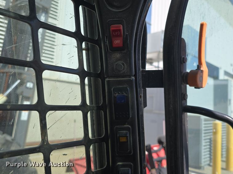 image for item DQ5172 2013 Bobcat  S750 skid steer loader