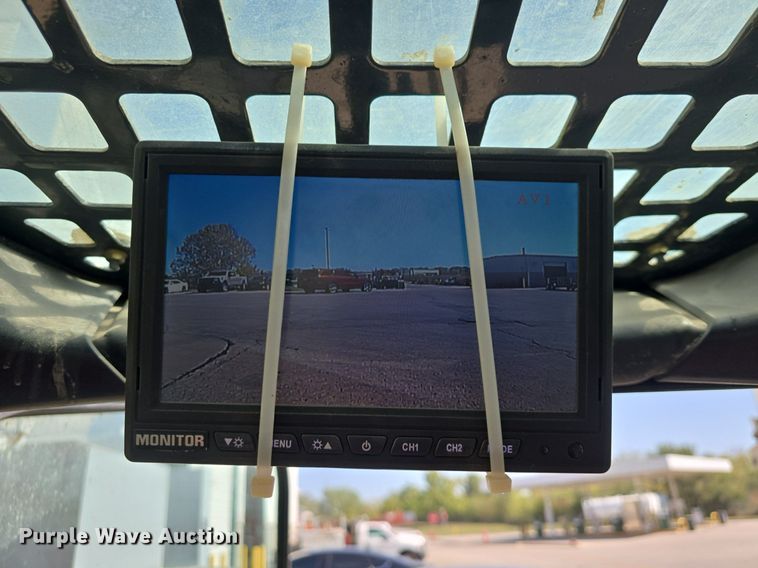 image for item DQ5172 2013 Bobcat  S750 skid steer loader