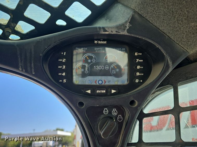 image for item DQ5172 2013 Bobcat  S750 skid steer loader