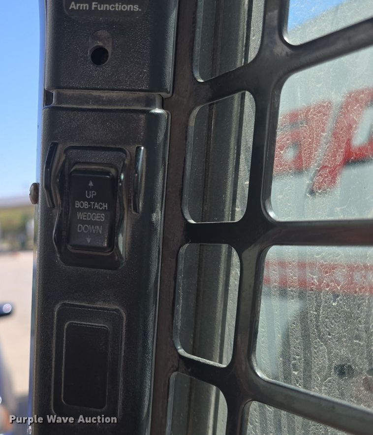 image for item DQ5172 2013 Bobcat  S750 skid steer loader