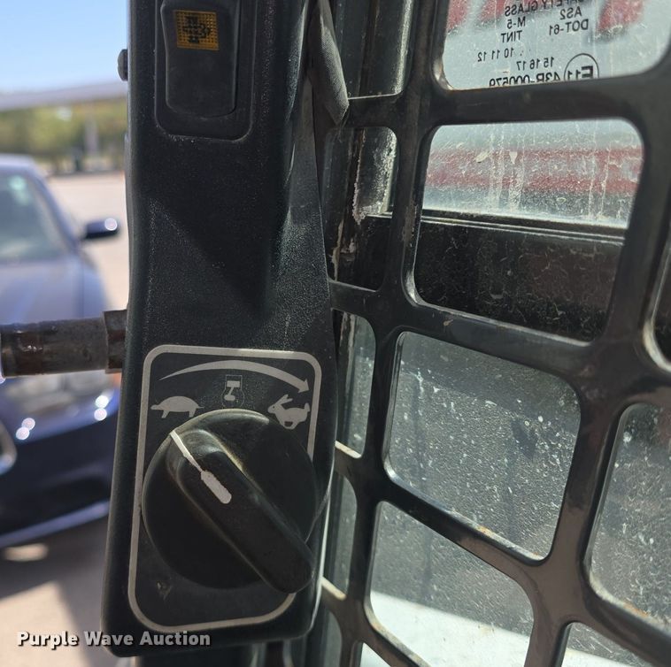 image for item DQ5172 2013 Bobcat  S750 skid steer loader