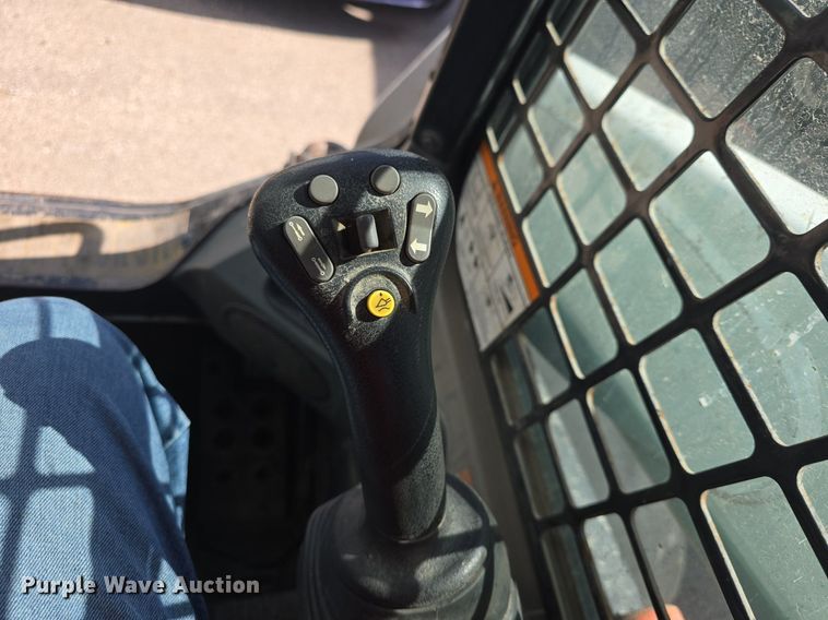 image for item DQ5172 2013 Bobcat  S750 skid steer loader