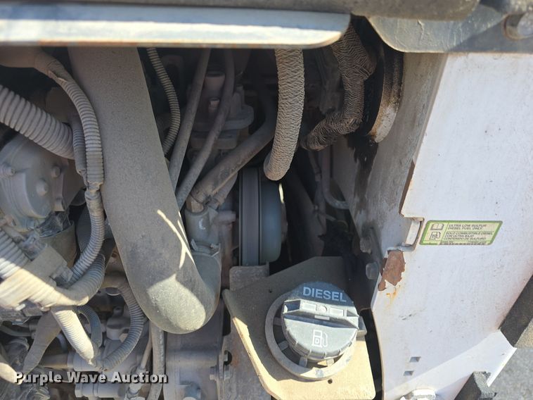 image for item DQ5172 2013 Bobcat  S750 skid steer loader