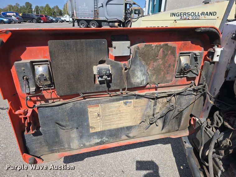 image for item DQ5172 2013 Bobcat  S750 skid steer loader