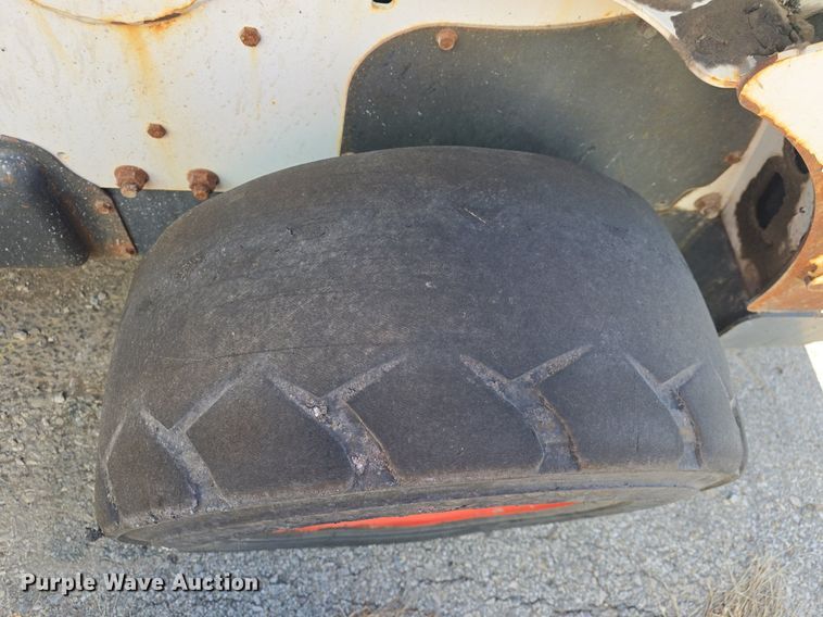 image for item DQ5172 2013 Bobcat  S750 skid steer loader