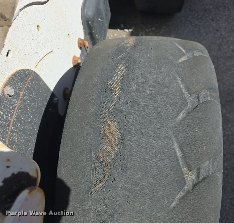 image for item DQ5172 2013 Bobcat  S750 skid steer loader