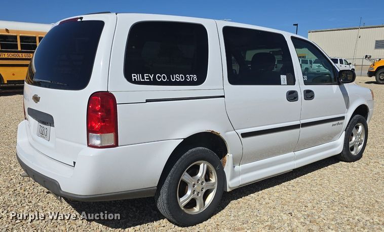 image for item DQ5175 2007 Chevrolet Uplands LS AmeriVan handicap accessible van