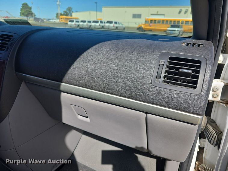 image for item DQ5175 2007 Chevrolet Uplands LS AmeriVan handicap accessible van