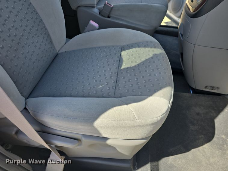 image for item DQ5175 2007 Chevrolet Uplands LS AmeriVan handicap accessible van