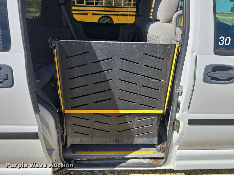 image for item DQ5175 2007 Chevrolet Uplands LS AmeriVan handicap accessible van