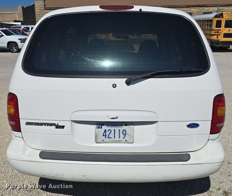 image for item DQ5180 1997 Ford Windstar GL van