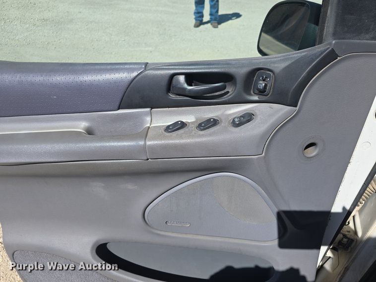 image for item DQ5180 1997 Ford Windstar GL van