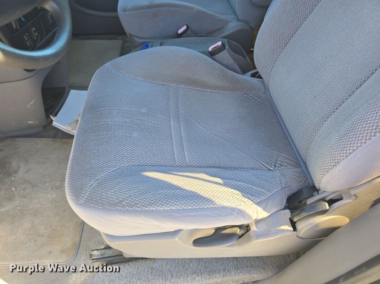 image for item DQ5180 1997 Ford Windstar GL van