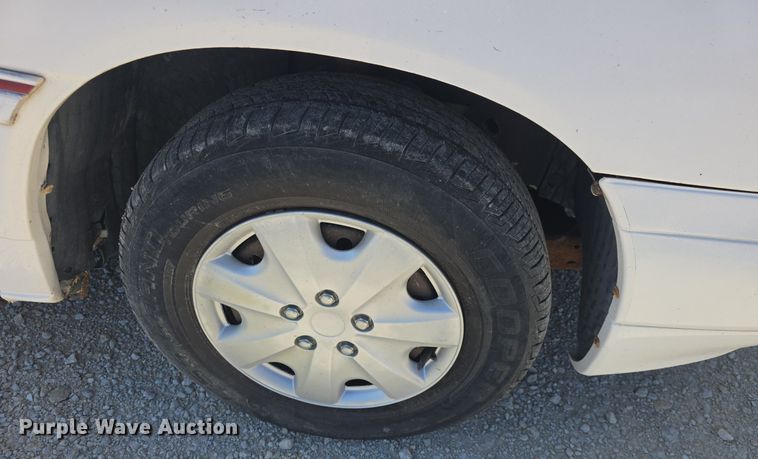 image for item DQ5180 1997 Ford Windstar GL van