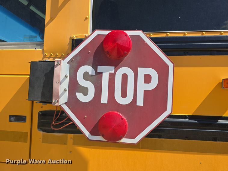 image for item DQ5181 2013 IC PB10500 school bus