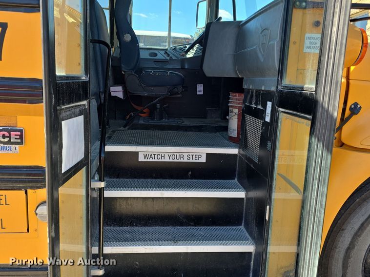 image for item DQ5181 2013 IC PB10500 school bus