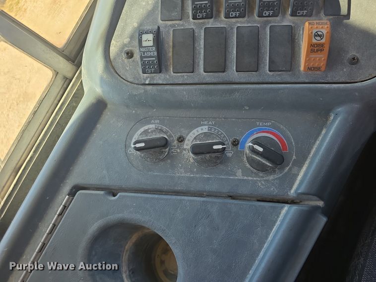 image for item DQ5181 2013 IC PB10500 school bus