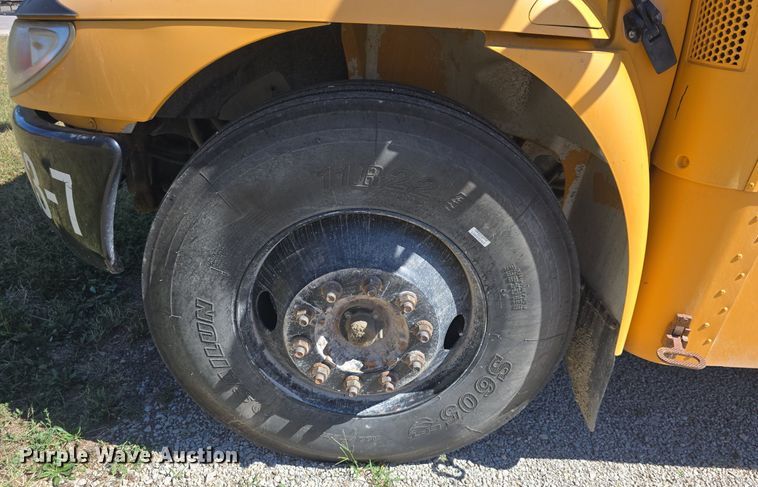 image for item DQ5181 2013 IC PB10500 school bus