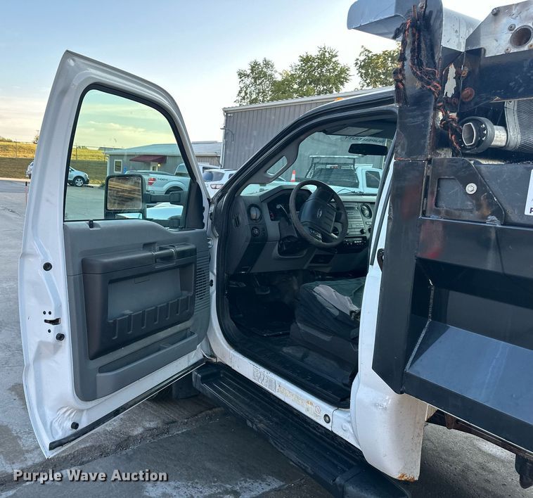 image for item DR2637 2013 Ford F550 Super Duty dump truck