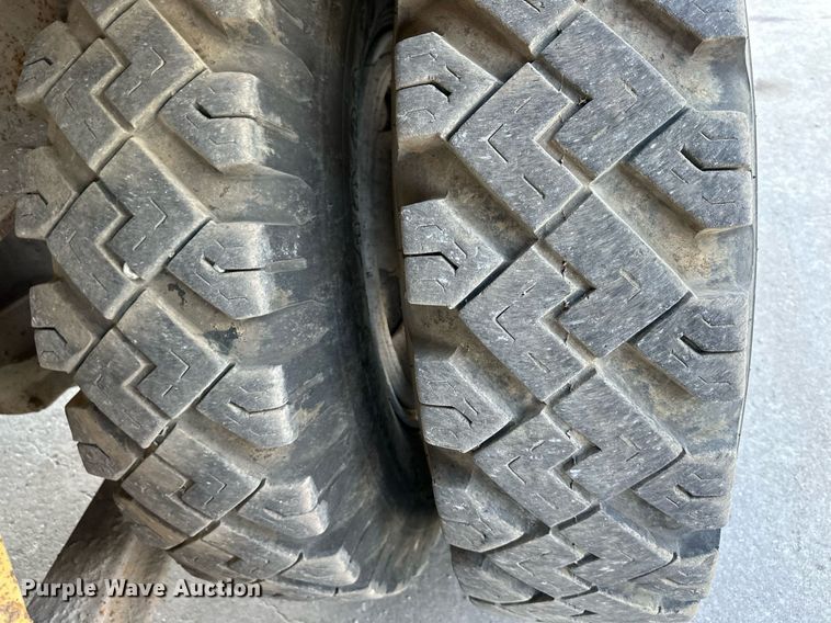 image for item DR2638 1999 Gradall XL4100 wheeled excavator