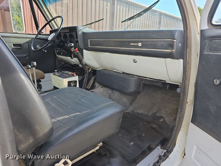 image for item DS4848 1990 GMC 7000 dump truck