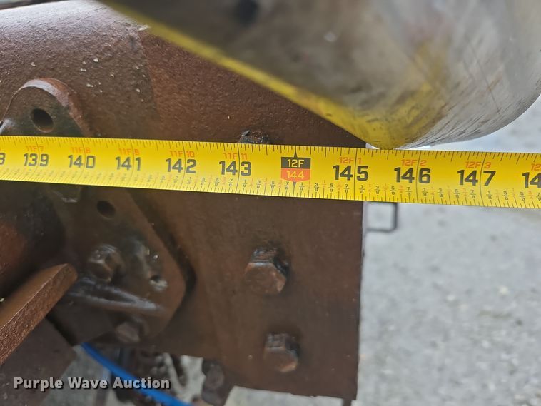 image for item DS4855 1995 International 4900 truck cab and chassis