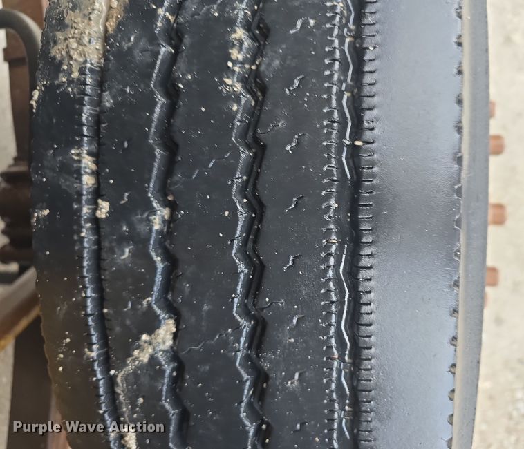 image for item DS4855 1995 International 4900 truck cab and chassis