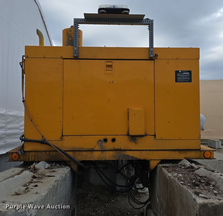 image for item DS4857 1997 LeROI International Inc. 3311x31 paint striping bed