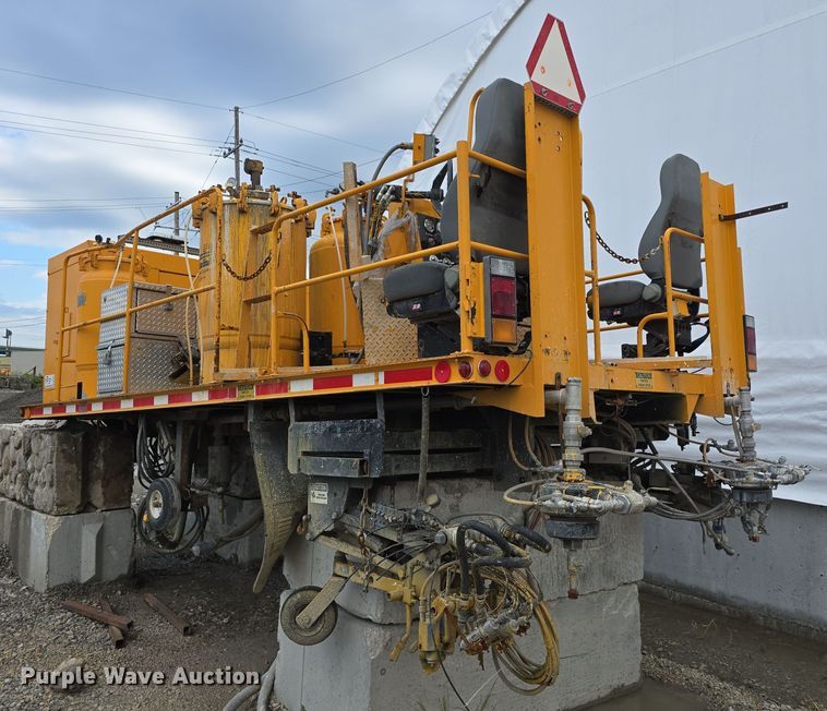 image for item DS4857 1997 LeROI International Inc. 3311x31 paint striping bed