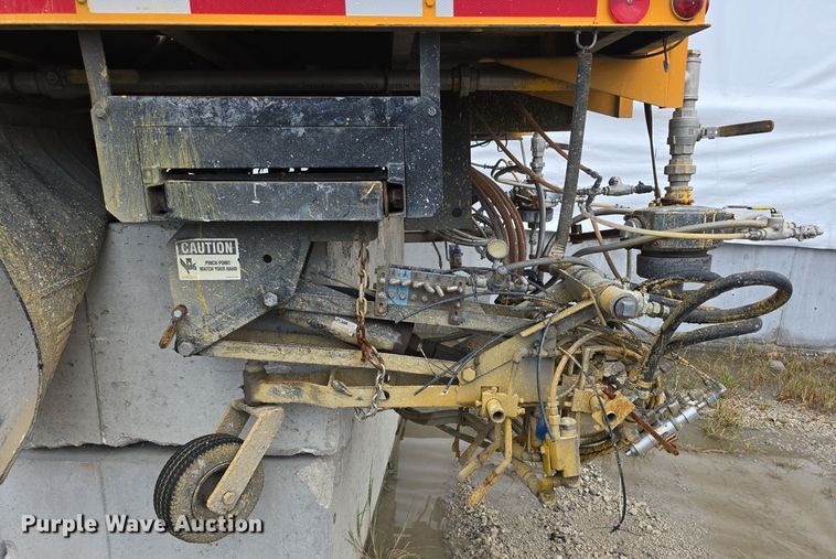 image for item DS4857 1997 LeROI International Inc. 3311x31 paint striping bed