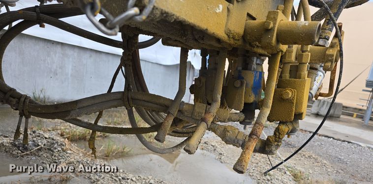 image for item DS4857 1997 LeROI International Inc. 3311x31 paint striping bed