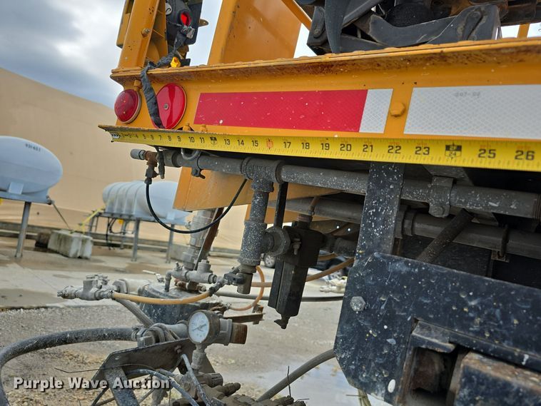 image for item DS4857 1997 LeROI International Inc. 3311x31 paint striping bed