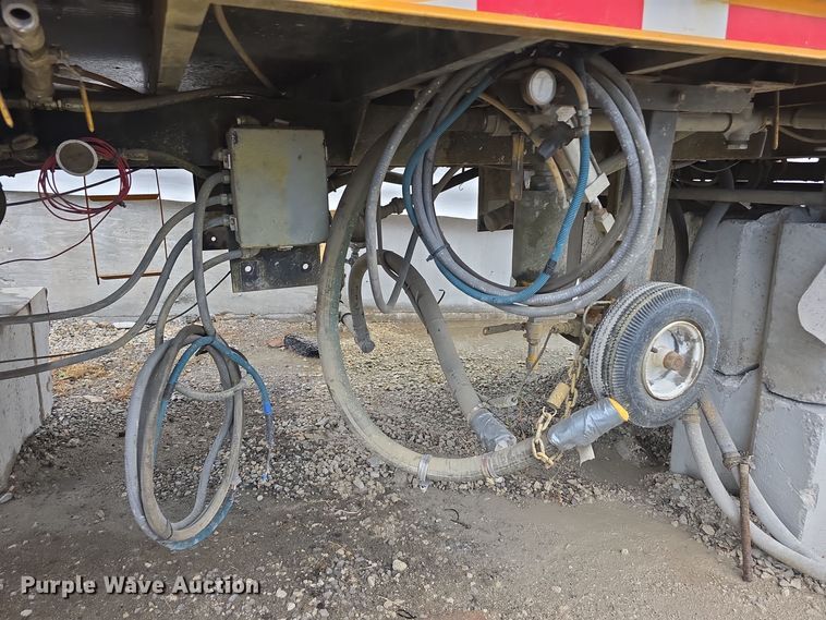 image for item DS4857 1997 LeROI International Inc. 3311x31 paint striping bed