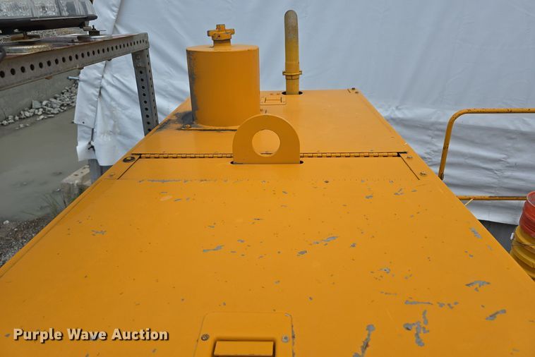 image for item DS4857 1997 LeROI International Inc. 3311x31 paint striping bed