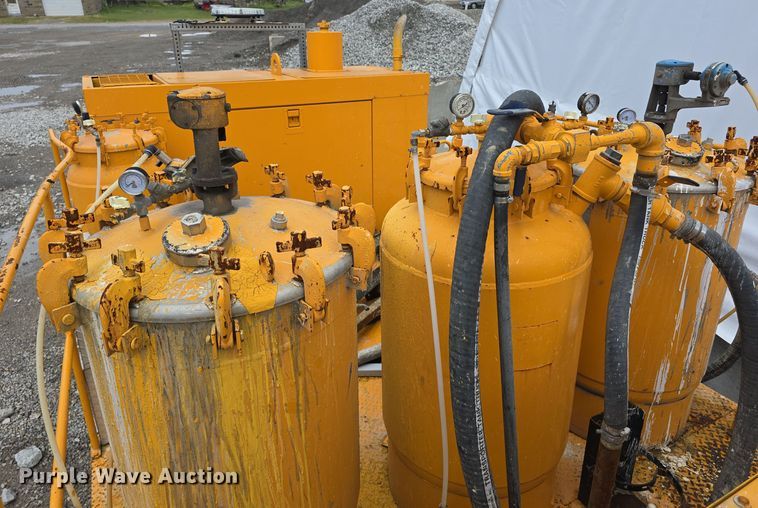 image for item DS4857 1997 LeROI International Inc. 3311x31 paint striping bed