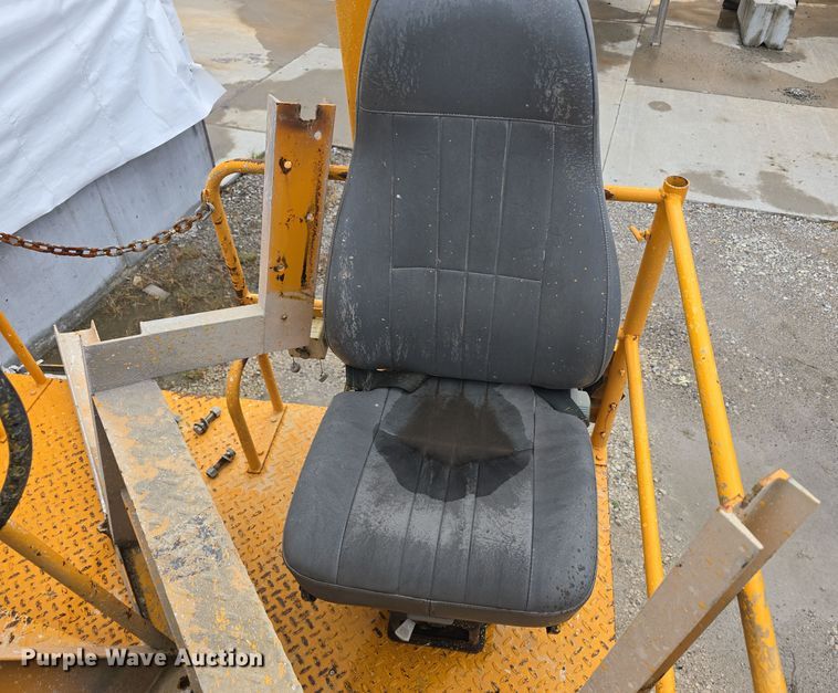 image for item DS4857 1997 LeROI International Inc. 3311x31 paint striping bed