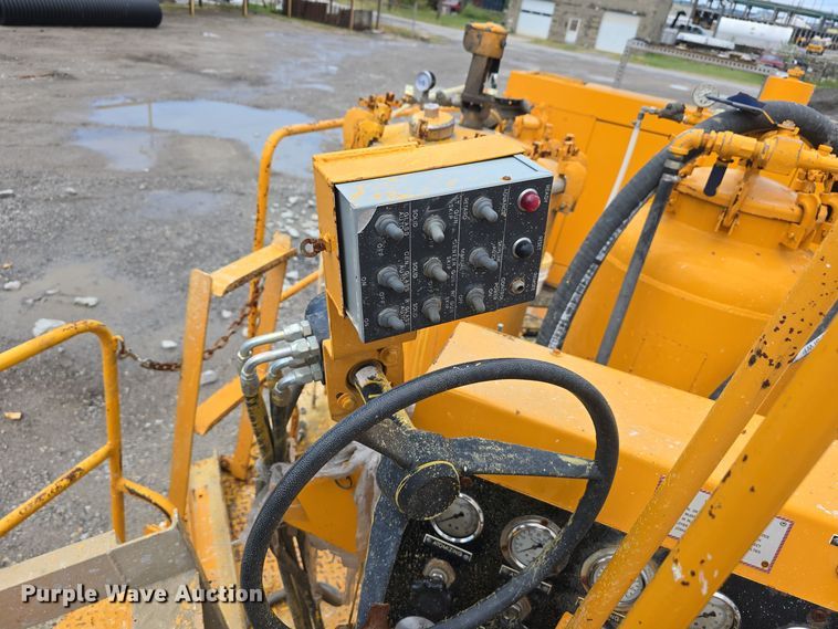 image for item DS4857 1997 LeROI International Inc. 3311x31 paint striping bed