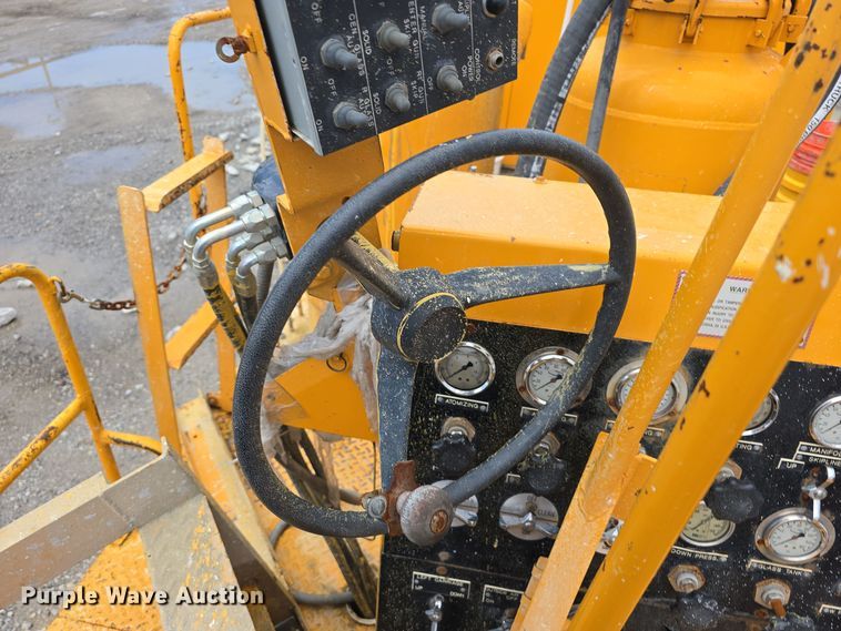 image for item DS4857 1997 LeROI International Inc. 3311x31 paint striping bed