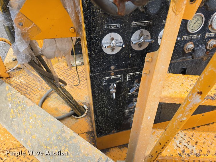 image for item DS4857 1997 LeROI International Inc. 3311x31 paint striping bed