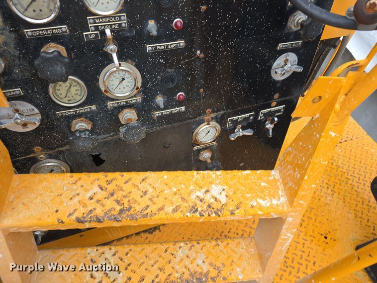 image for item DS4857 1997 LeROI International Inc. 3311x31 paint striping bed