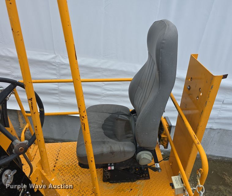 image for item DS4857 1997 LeROI International Inc. 3311x31 paint striping bed