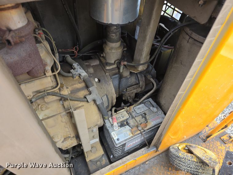 image for item DS4857 1997 LeROI International Inc. 3311x31 paint striping bed