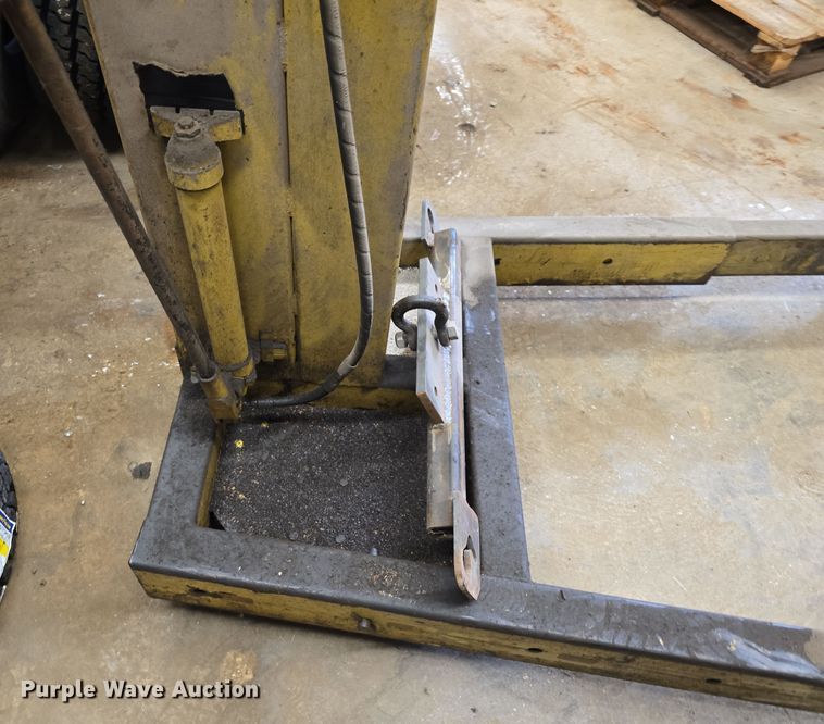 image for item DS4861 Enerpac C-200 engine hoist