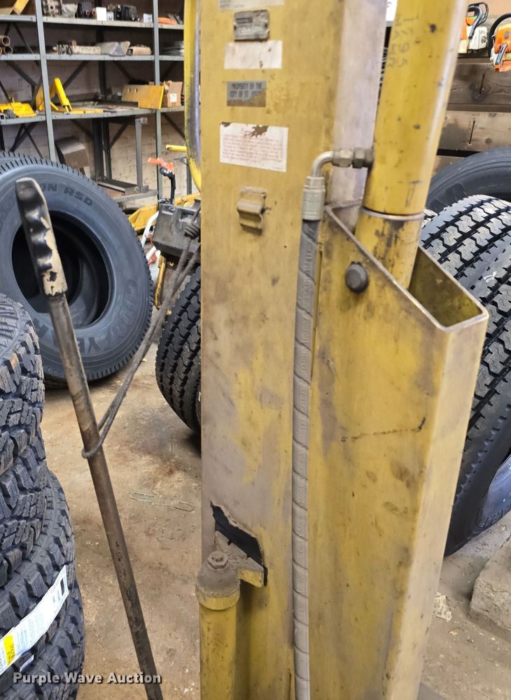 image for item DS4861 Enerpac C-200 engine hoist