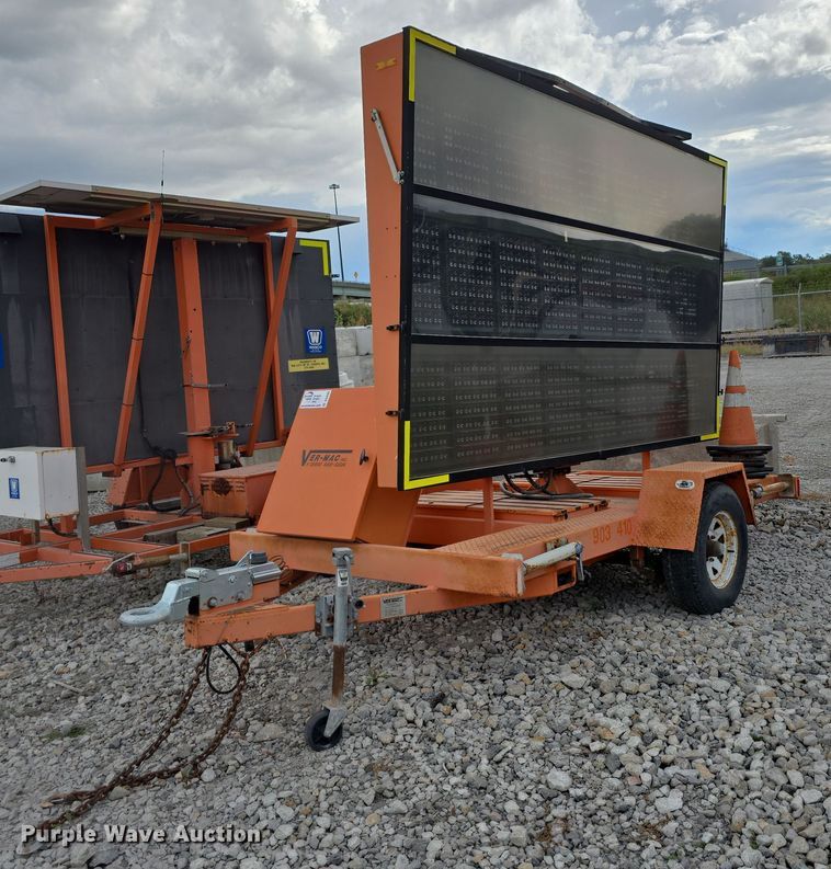 image for item DS4863 2002 Ver-Mac Inc. PCMS 1210 message board trailer