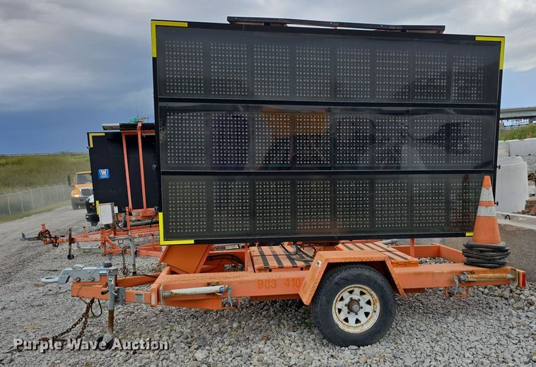 image for item DS4863 2002 Ver-Mac Inc. PCMS 1210 message board trailer