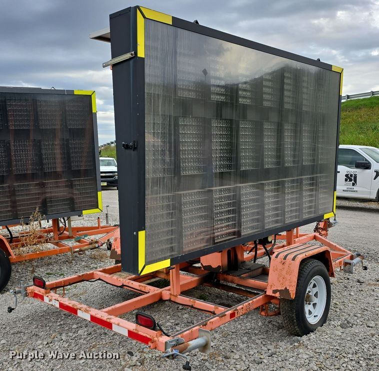 image for item DS4864 2001 Wanco Inc.  WTLMB-S-LLAMP message board trailer