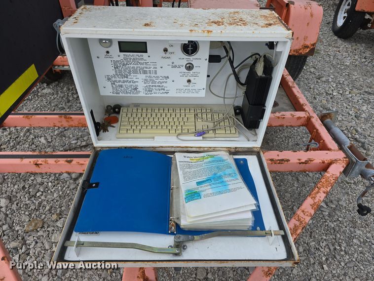 image for item DS4864 2001 Wanco Inc.  WTLMB-S-LLAMP message board trailer